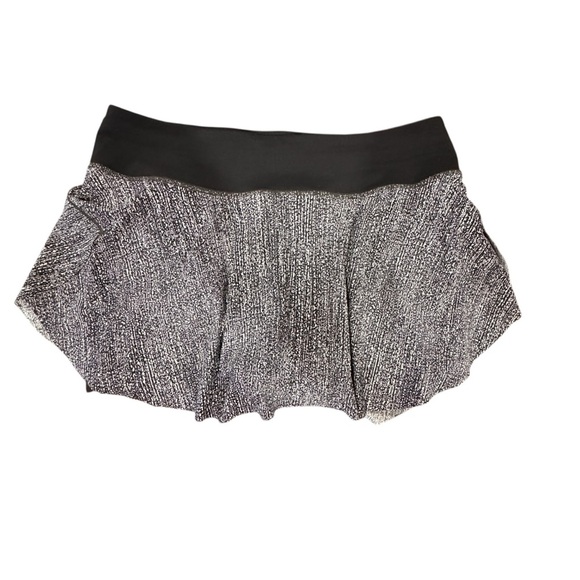 Lululemon Woman’s Quick Pace Skirt Soundwave White Black Reflective Size 6 Skort - Picture 1 of 11